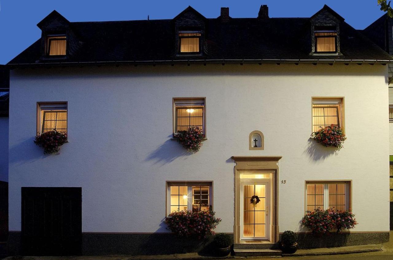 Weingut & Gaestehaus Edwin Hoffmann Trittenheim Exterior foto